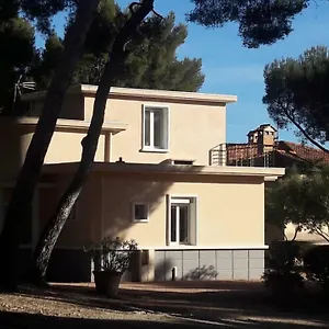  Holiday home Lou Cigalou